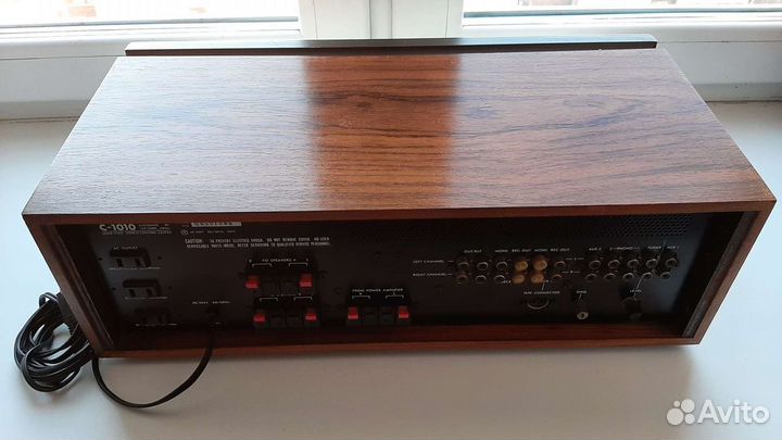 Предварительный усилитель luxman c-1010