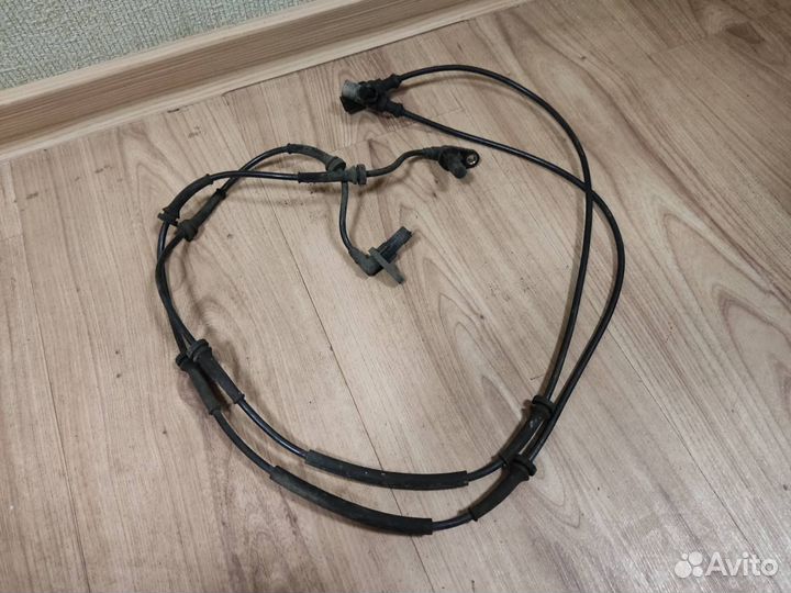 Датчик ABS задний левый-правый Дискавери 4