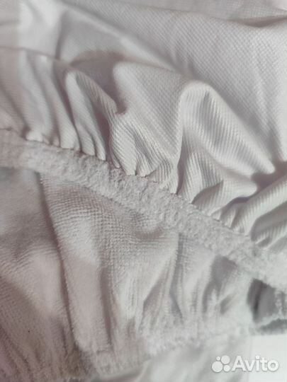 Простынь и наматрасник на резинках