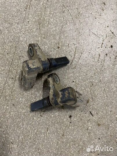 Датчик ABS передний Toyota Land Cruiser 200