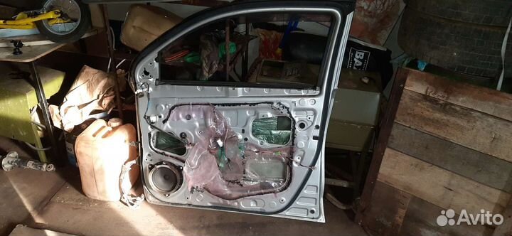 Toyota ist дверь, стекло, сткло подъёмник