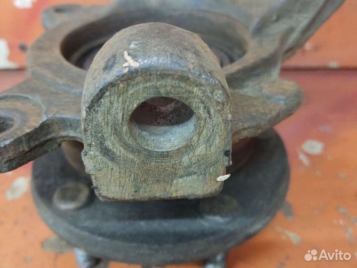 Поворотный кулак mitsubishi RVR 1991-1997