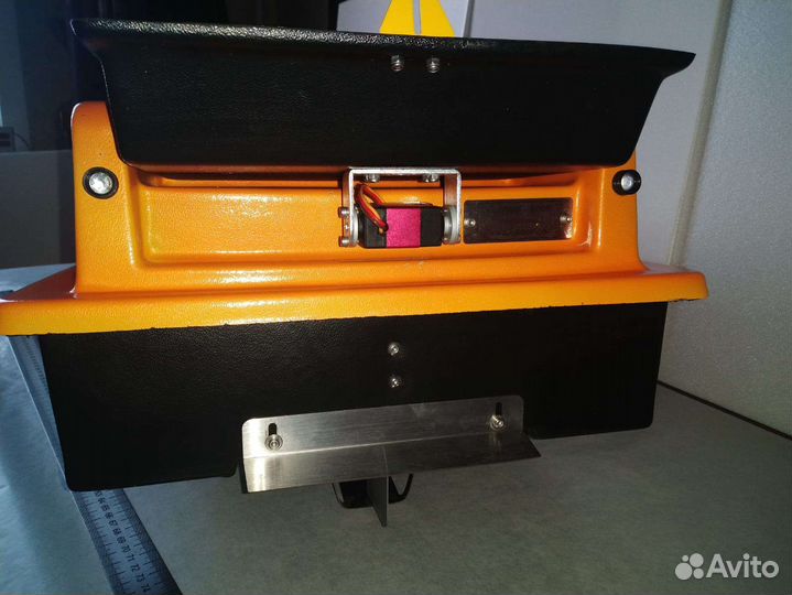 Прикормочный кораблик leon