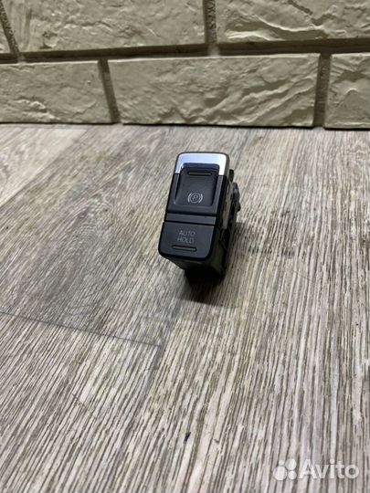 VW Touareg NF Кнопка фиксатора стояночного тормоза