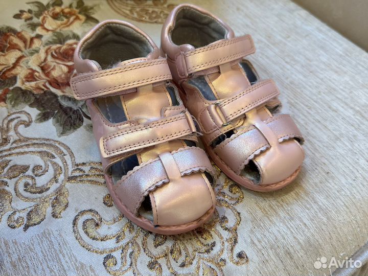 Сандали на девочку