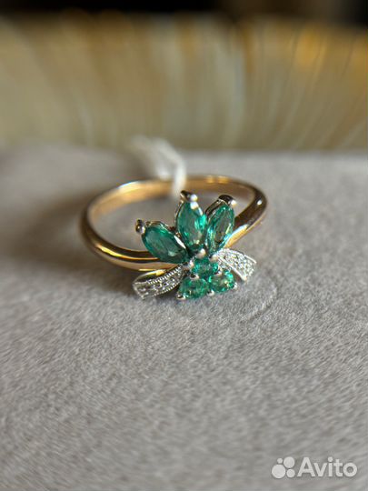 Золотое кольцо с изумрудами и бриллиантами