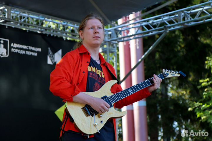 Преподаватель по электрогитаре