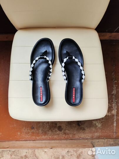 Шлепанцы, сандалии Prada