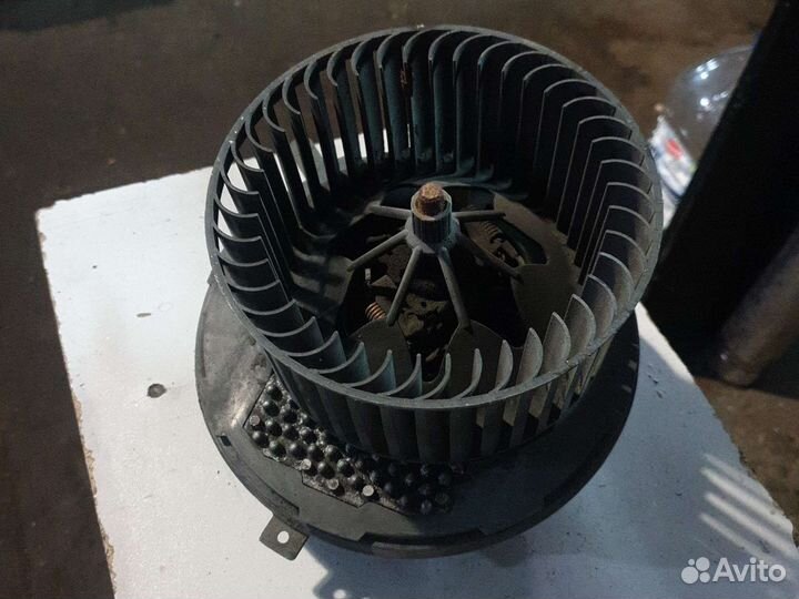 Моторчик печки фольцваген гольф 5