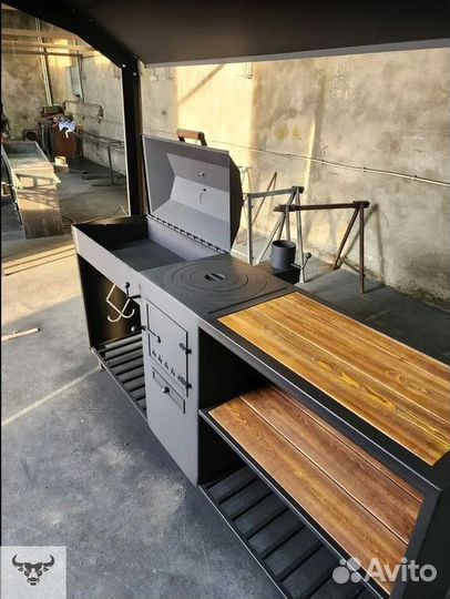 Мангальная зона под крышей