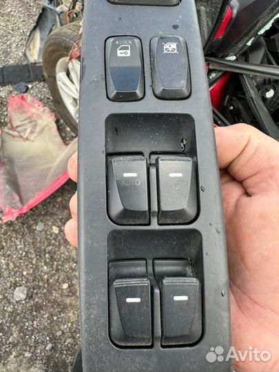 Блок управления стеклоподъемниками Hyundai Ix35