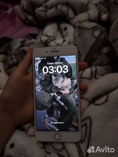 Телефон iPhone 8 plus