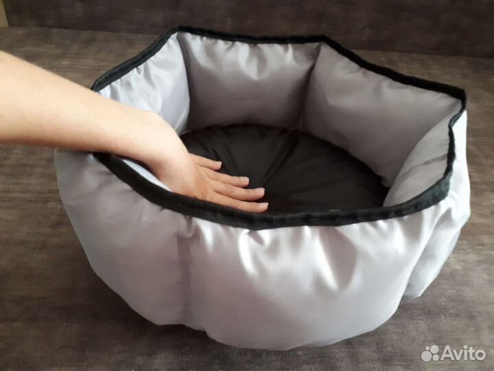 Лежанки новые для кошек и собак