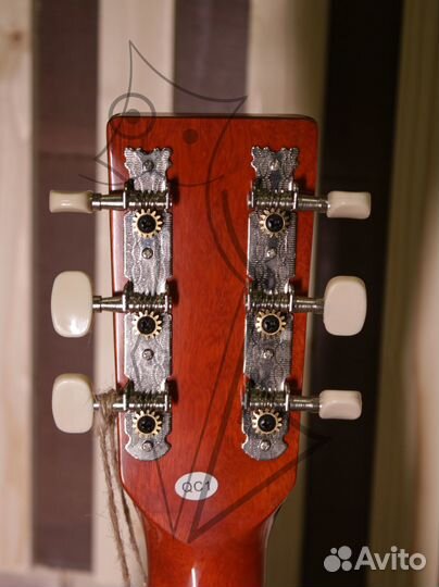 Акустическая гитара