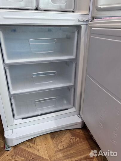 Холодильник indesit