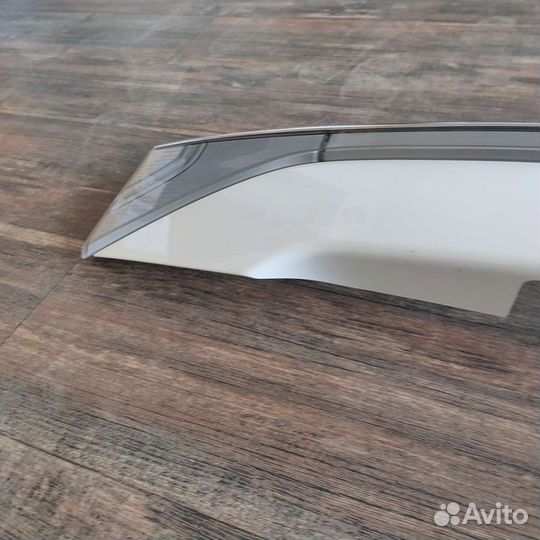 Накладка двери багажника mitsubishi outlander 3