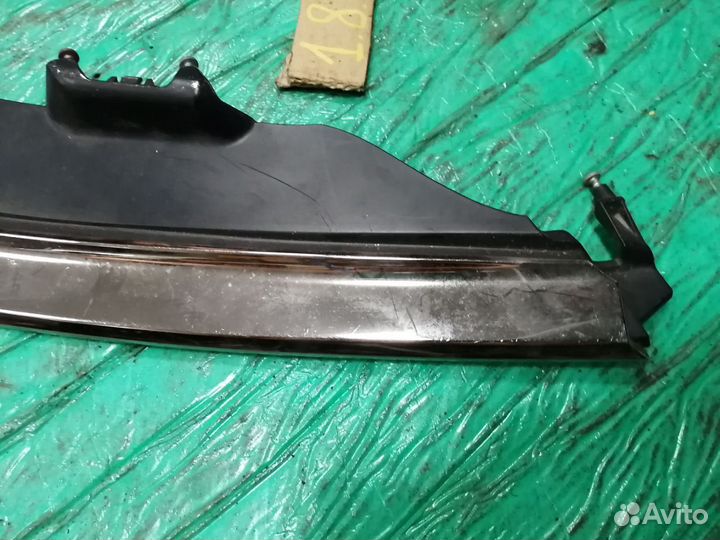 Накладка под правую фару Toyota Camry V50