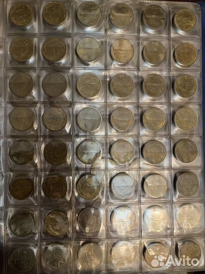 Коллекция монет и купюр