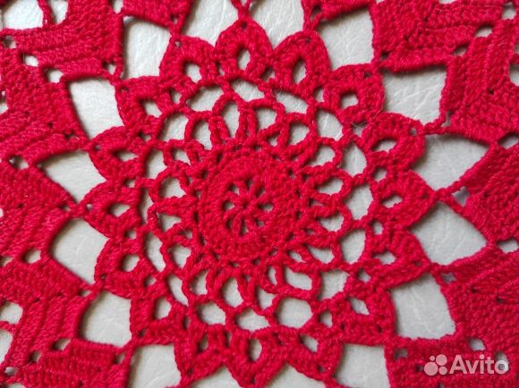 Салфетка вязаная ручной работы 32 см