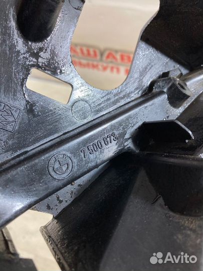 Кронштейн впускного коллектора Bmw 1 хэтчбек 2008