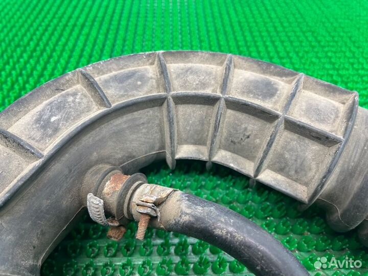 Патрубок воздушного фильтра Лада Калина 1118 2010