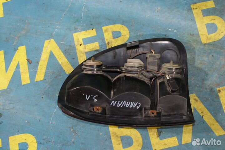 Задний левый фонарь Dodge Caravan 3