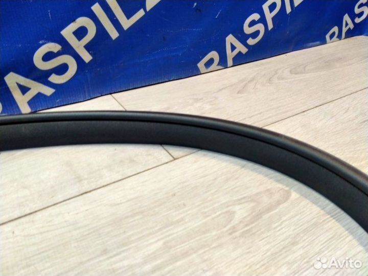 Уплотнитель дверного проема задний левый