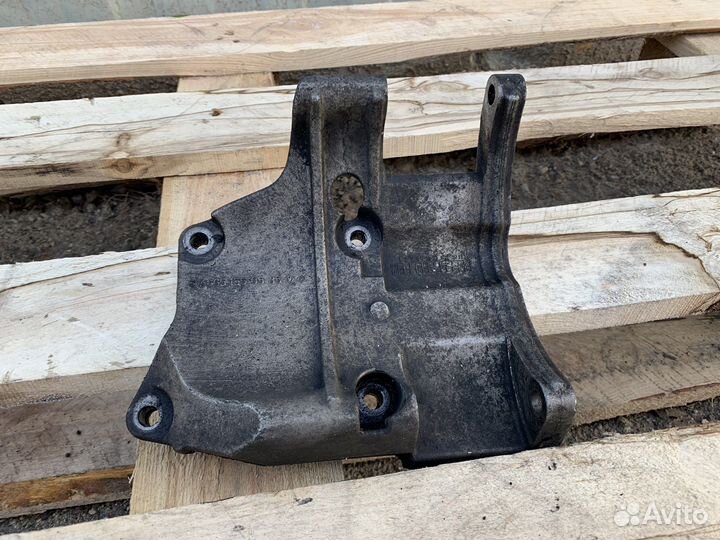 Кронштейн генератора Ssangyong 2.0 D20DT дизель