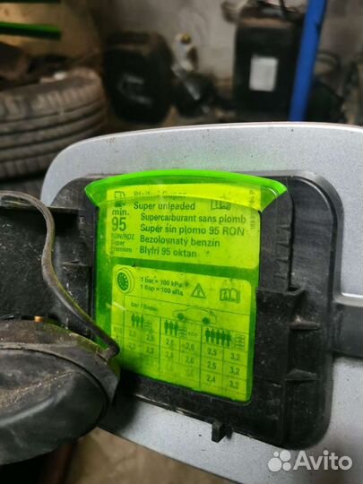 Заливная горловина Skoda OctaviaA7+скребок