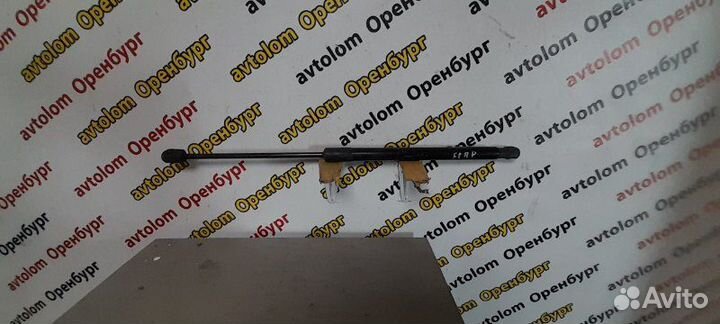 Упор багажника Ford Focus CB8 iqdb 2011-2015