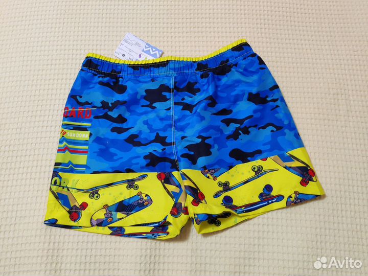 Актуальные в летний сезон плавательные шорты 146