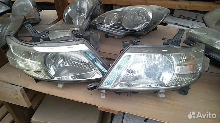 Фара Nissan Serena C25 2006
