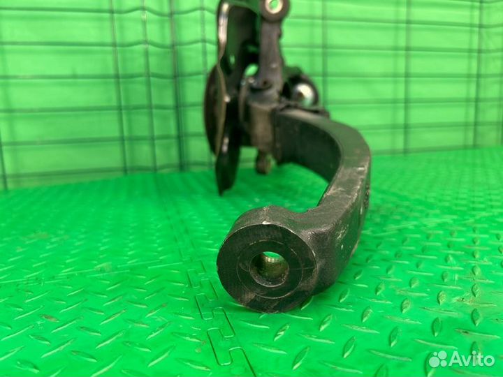 Кулак поворотный левый Mercedes-Benz Ml W164 M272