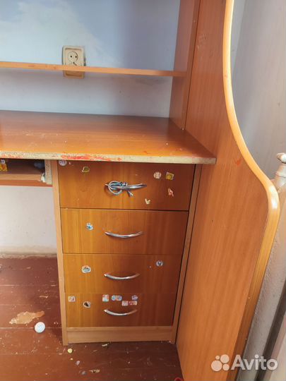 Кровать-чердак, стол, шкаф