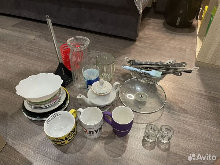 Набор столовой посуды разной