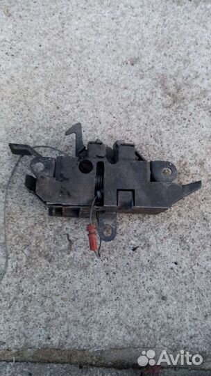 Toyota Avensis t22 замок капота