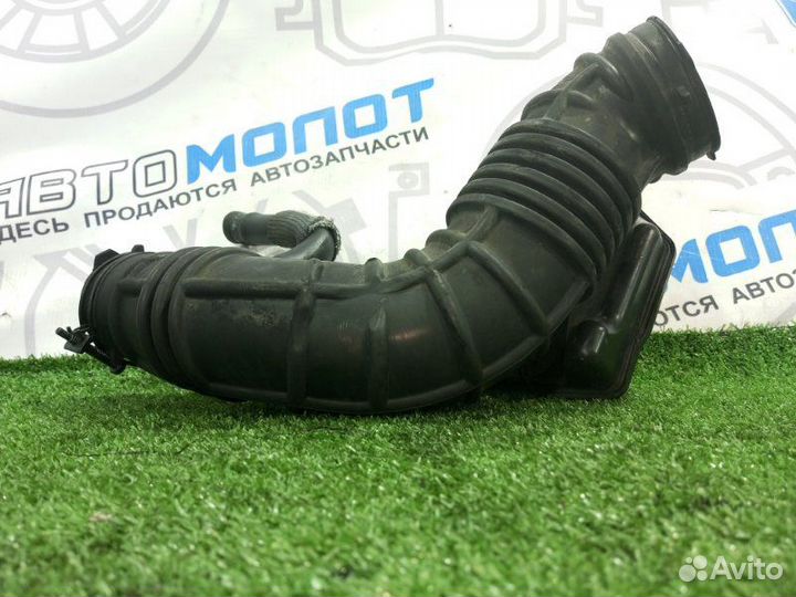 Патрубок воздушного фильтра Kia Mohave HM D6EA