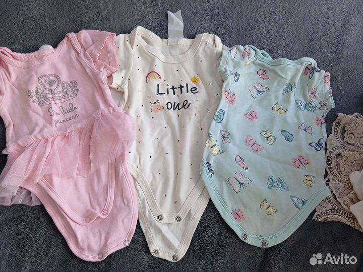 Пакет вещей на девочку фирменных от 0 до 6,9 мес