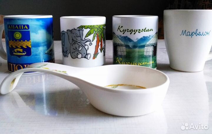 Кружки и подставка под горячее