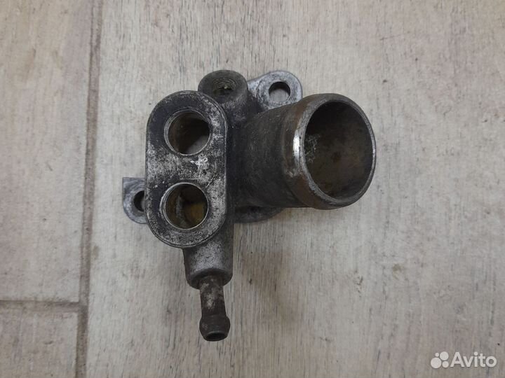 Патрубок термостата 4M41 Паджеро 3