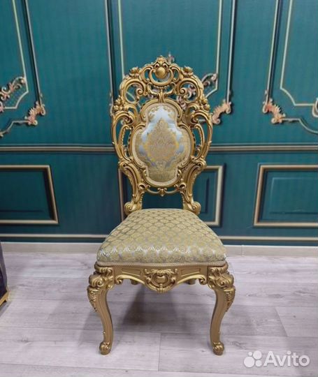 Обеденный стол со стульями