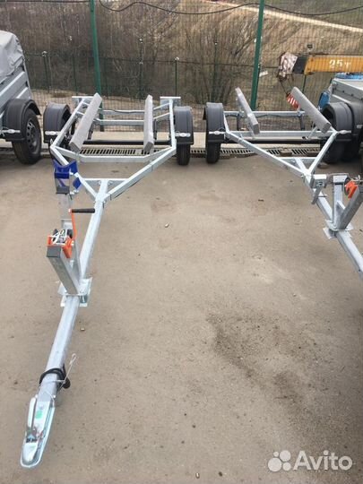 Лодочный прицеп 5 метров