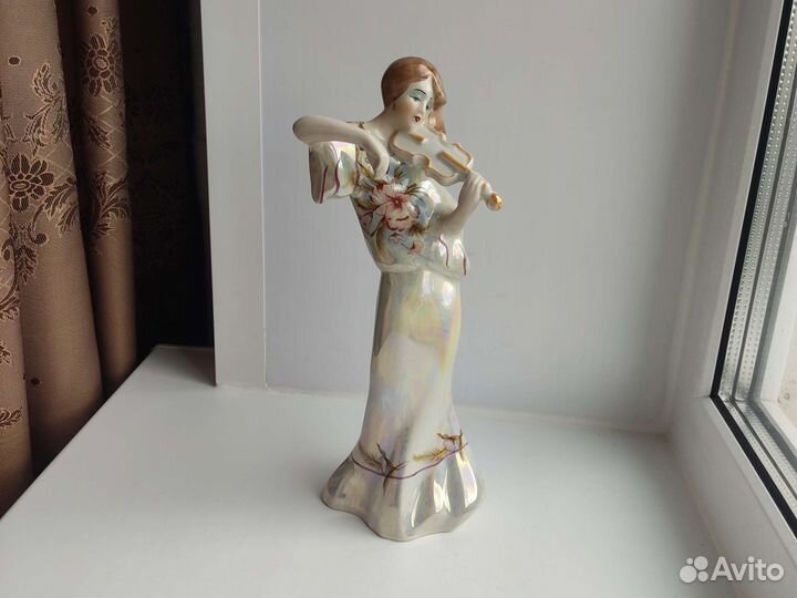 Статуэтка девушка Скрипачка Киев фарфор СССР