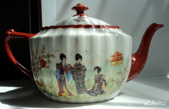 Фарфоровый чайник шинуазри старый Китай