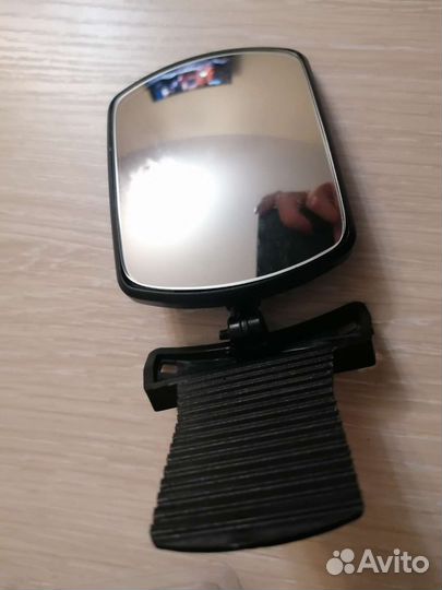 Зеркало заднего вида для наблюдения за ребенком