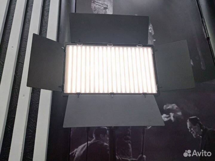 Видеосвет со шторками 210см + штатив