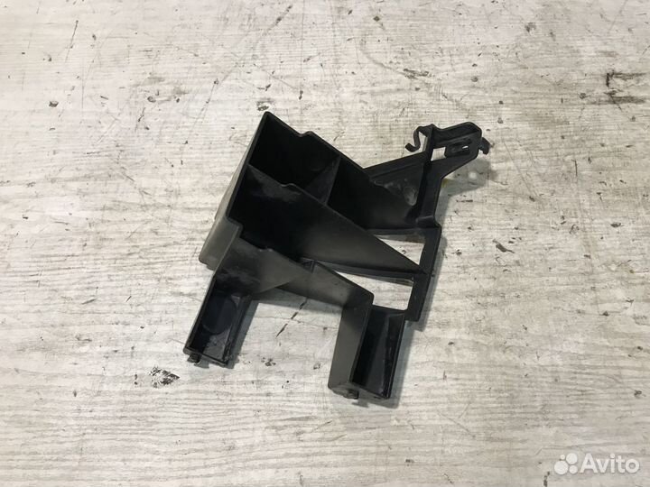 Кронштейн заднего бампера левый Citroen C5