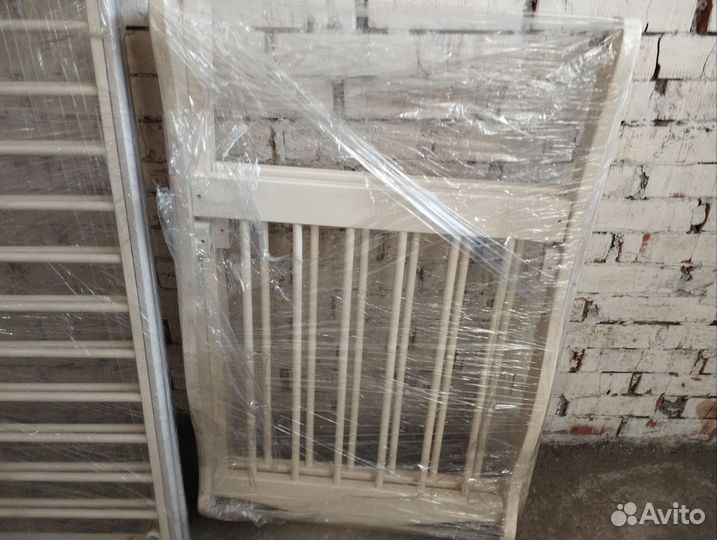 Приятная кроватка с маятником