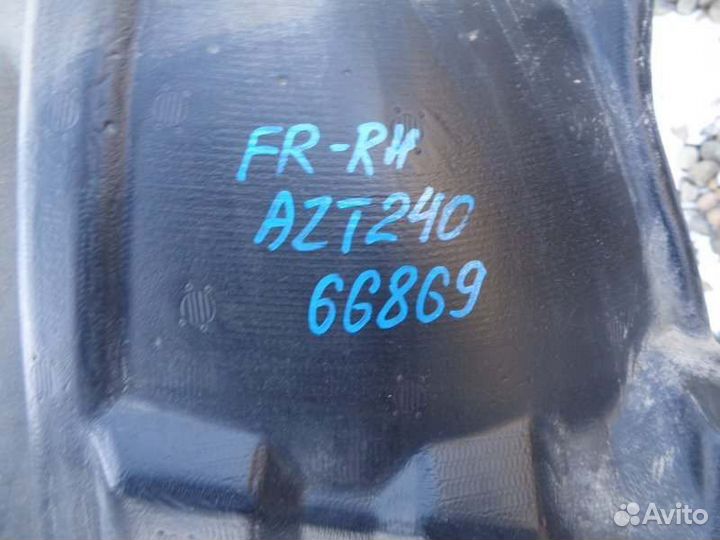 Подкрылок передний правый Toyota Premio AZT240