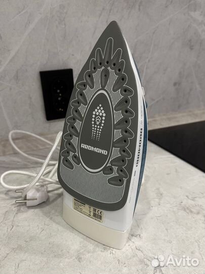 Утюг redmond RI-C264